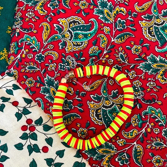 Handmade red and green clay bead bracelet - Picture 1 of 1